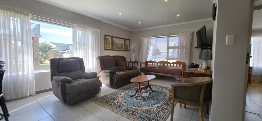 3 Bedroom Property for Sale in Boggomsbaai Western Cape